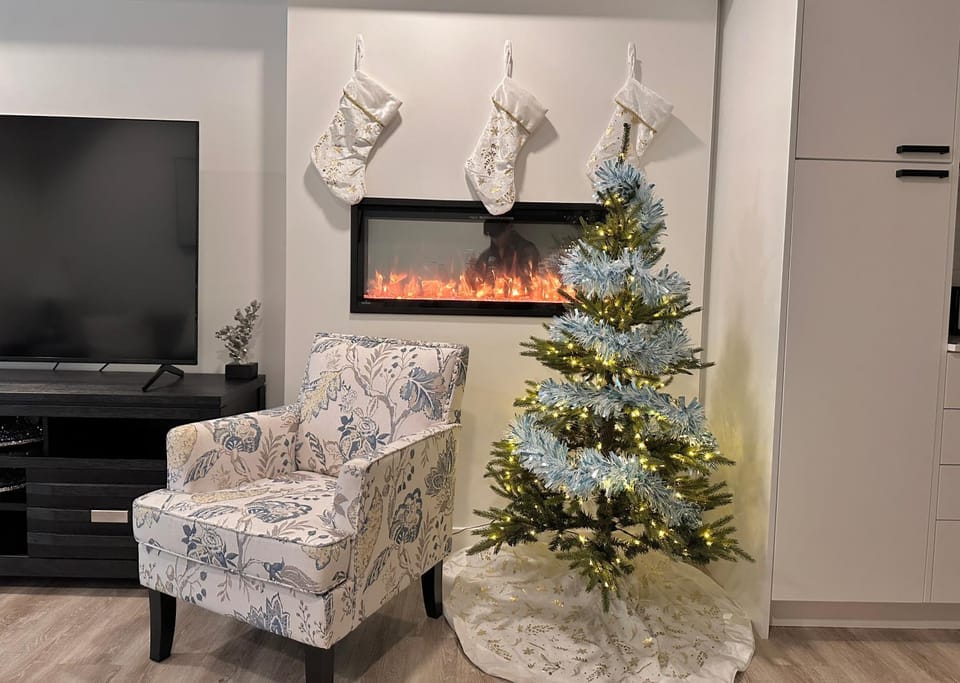 T202 BRAND NEW! The Mountain's Call- Mountain View Stay Apartment in Canmore