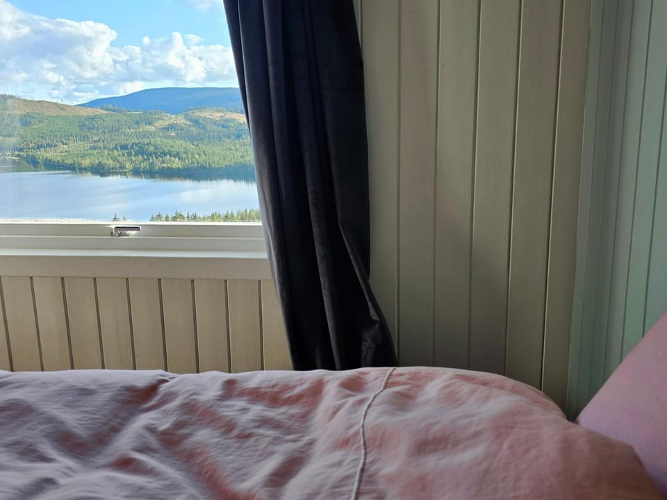 Natural landscape, Bedroom, Lake view, Mountain view