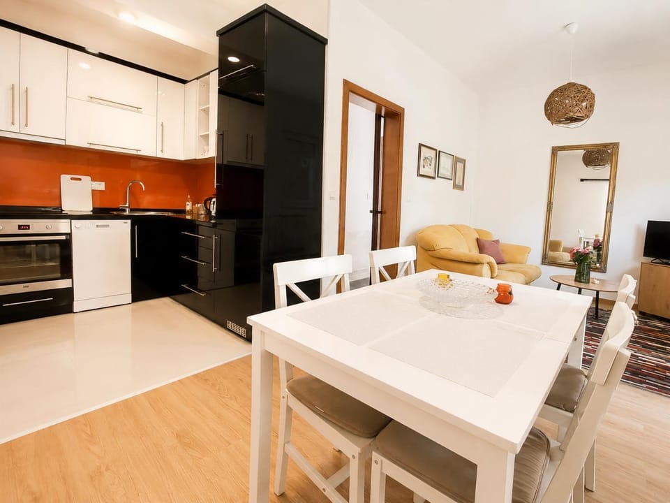 Kitchen or kitchenette, Living room, Seating area