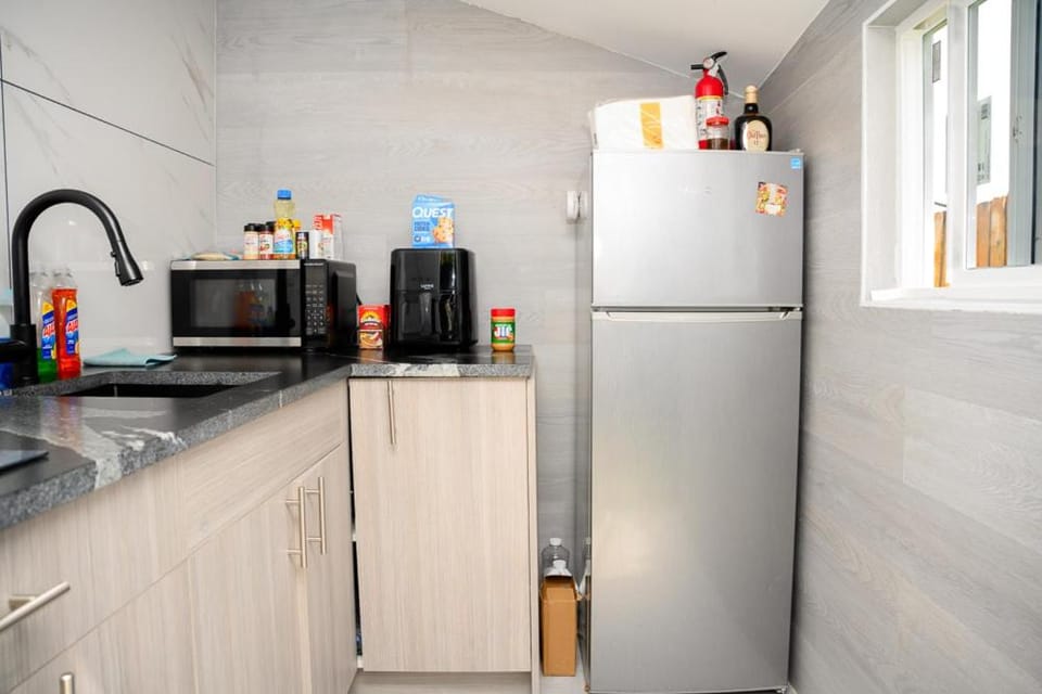 Modern Private Studio w-Kitchen-Near Beach N-Dining FIFA World Cup Ready Vacation rental in North Lauderdale