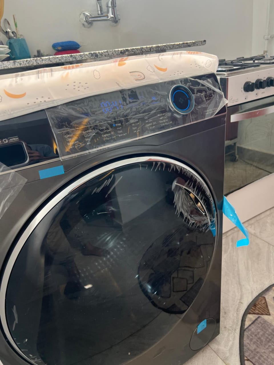 Kitchen or kitchenette, washing machine