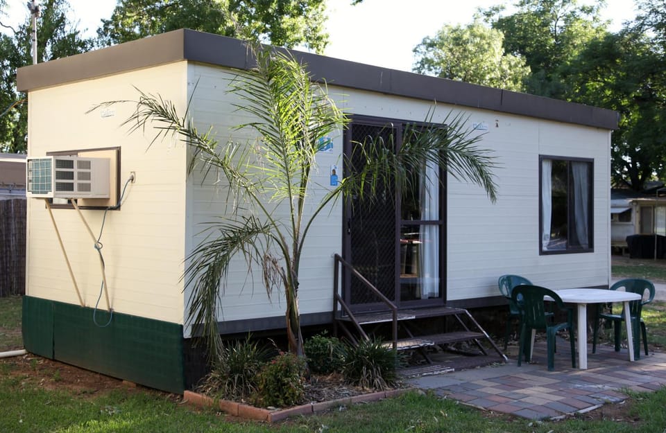 Cohuna Waterfront Holiday Park Campground/ 
RV Resort in Victoria