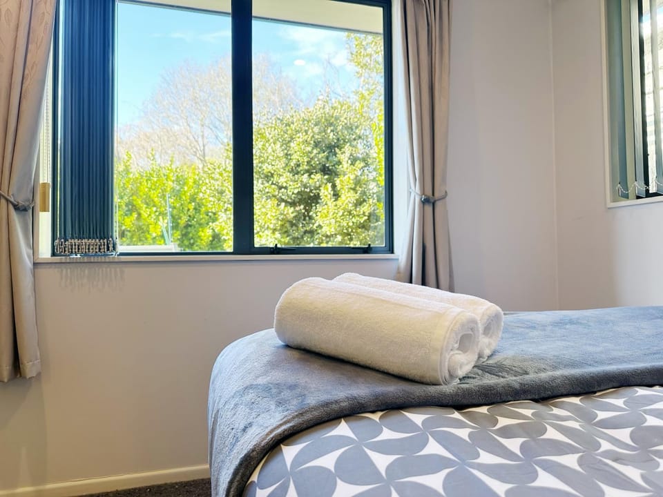 Comfort 3 bedrooms house near Redwood House in Rotorua