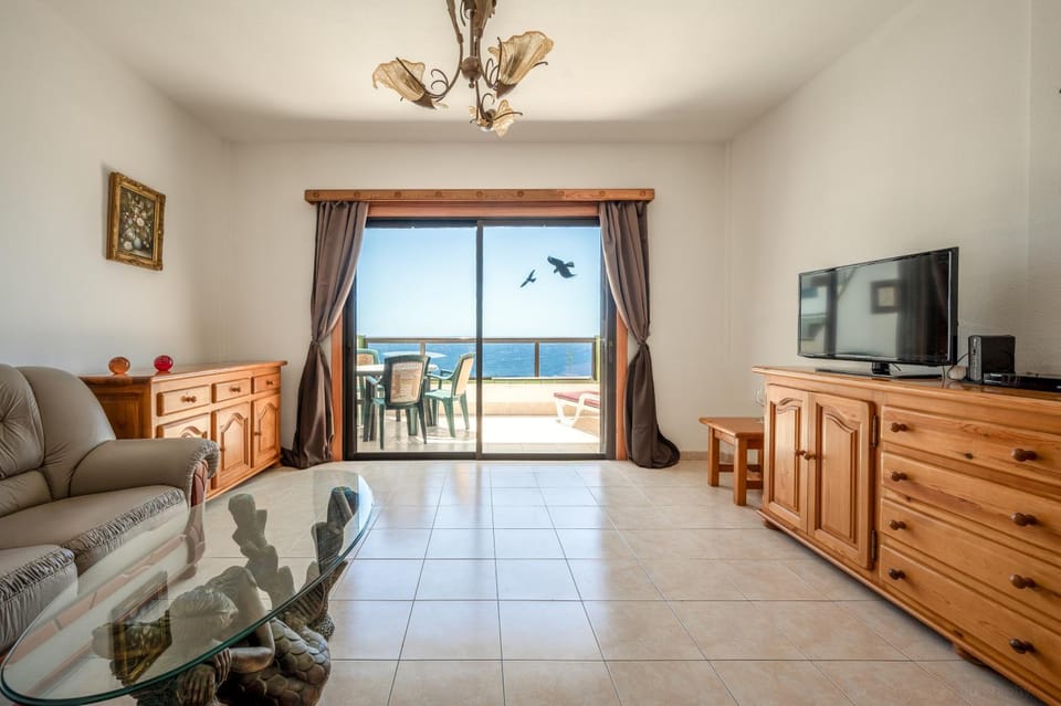 TV and multimedia, Living room, Seating area, Sea view