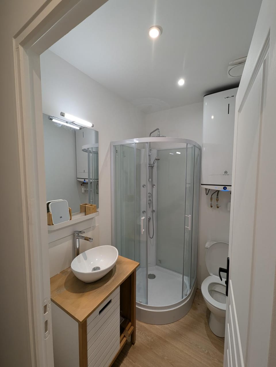 Shower, Toilet, Bathroom, towels