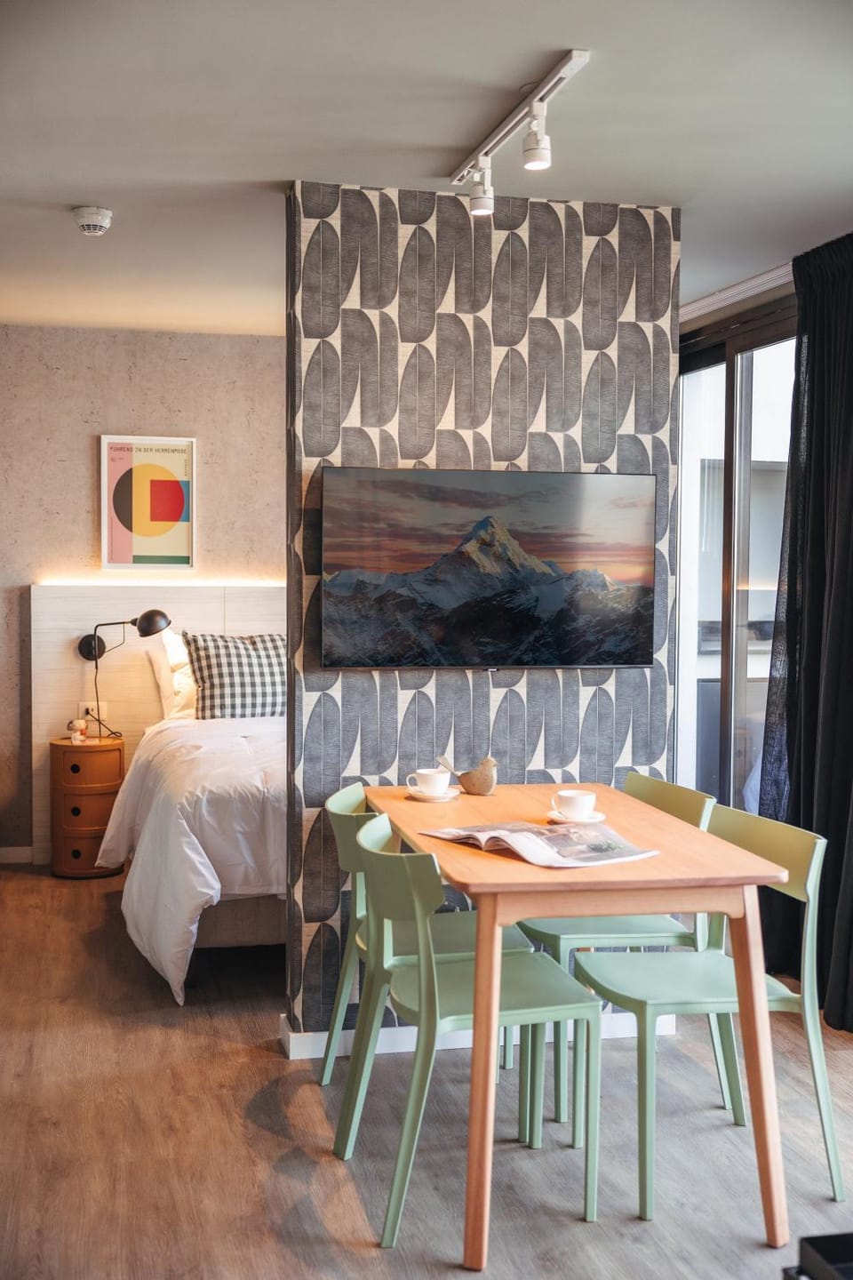 Bed, Photo of the whole room, Dining area