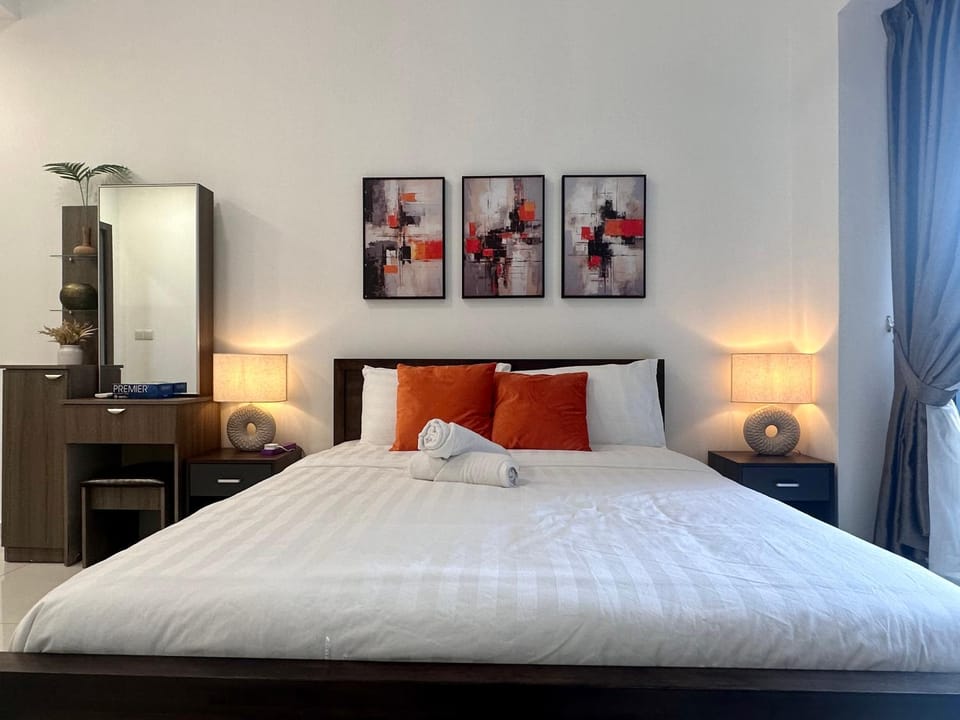 Bed, Photo of the whole room, Bedroom