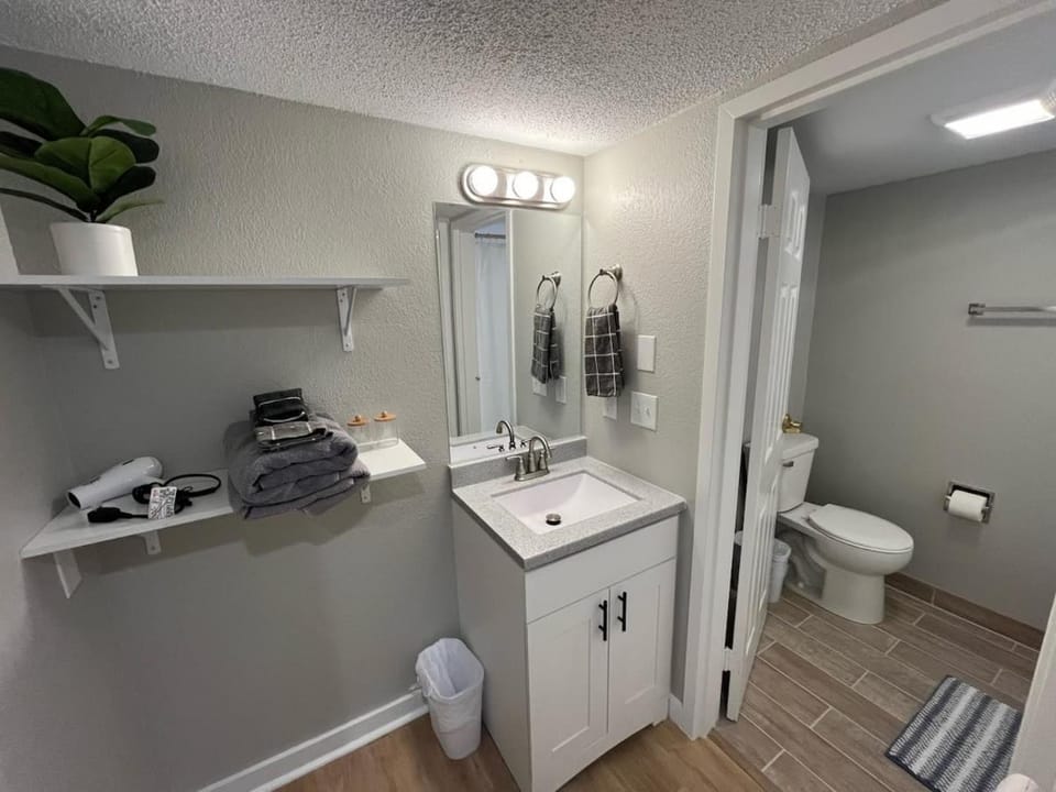 Aksarben Apt-Cozy One Bedroom Apartment in Omaha