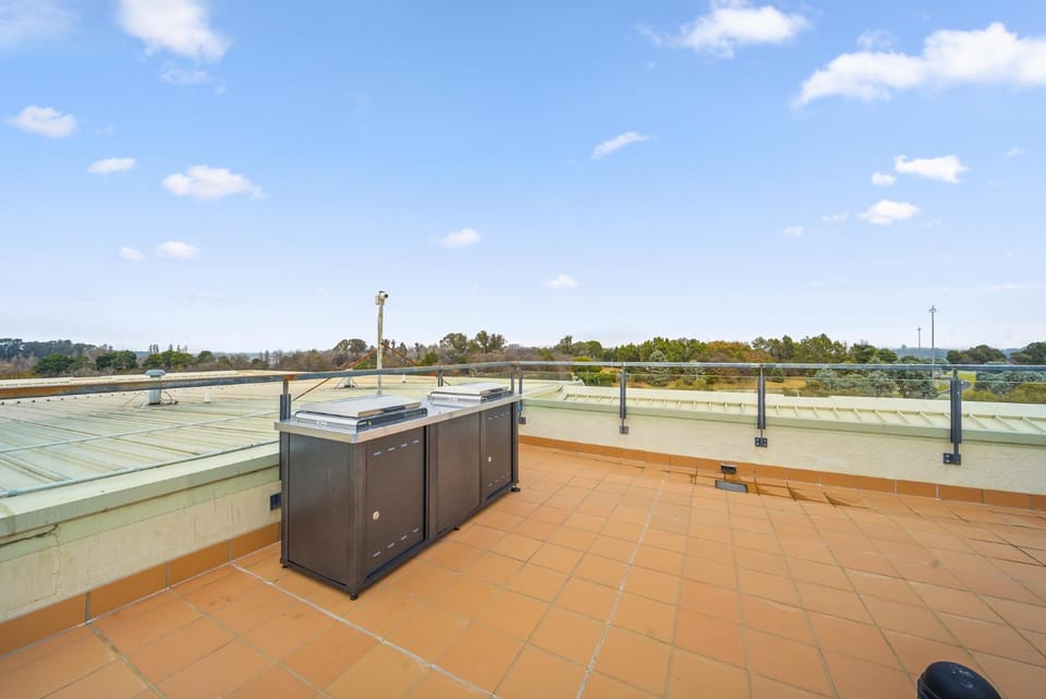 Loft-Style CBD 1-Bed with Rooftop Terrace & BBQ Apartment in Canberra