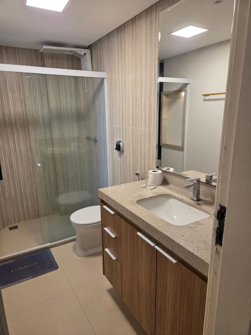 Flat com piscina, academia e vista para o mar Apartment in Vitoria