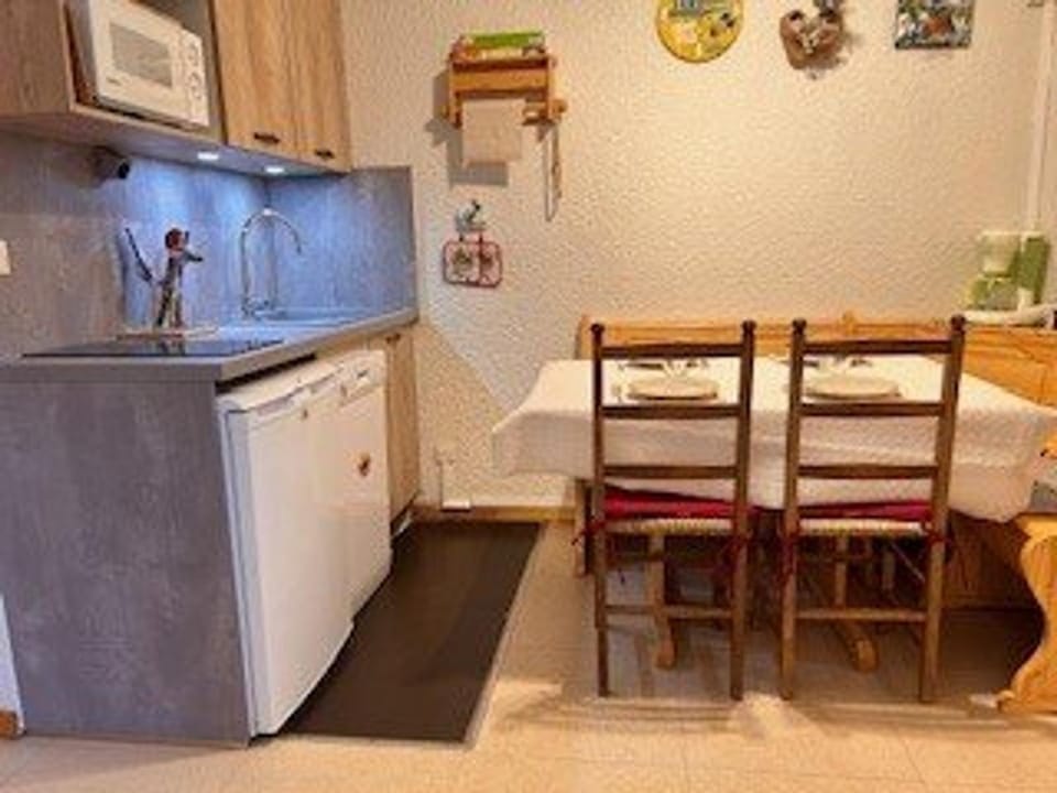 Studio 4 pers à 100m des pistes, balcon sud, proche commerces - Risoul 1850 - FR-1-330-581 Apartment in Piedmont