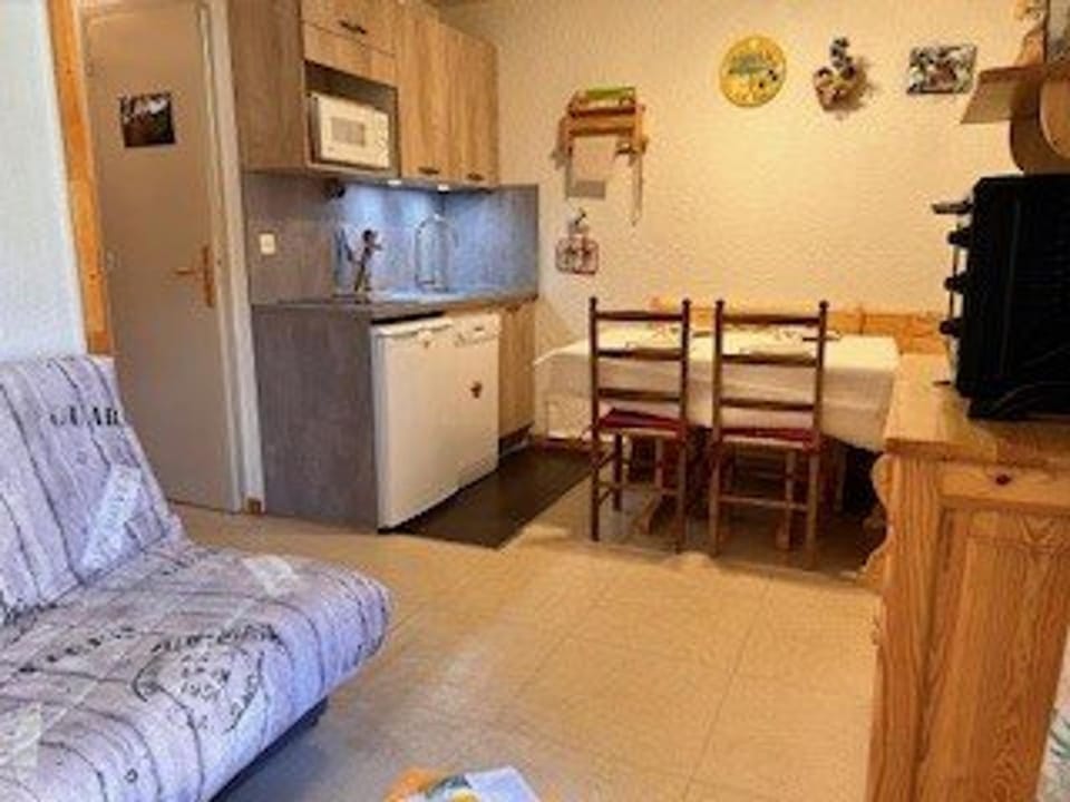 Studio 4 pers à 100m des pistes, balcon sud, proche commerces - Risoul 1850 - FR-1-330-581 Apartment in Piedmont
