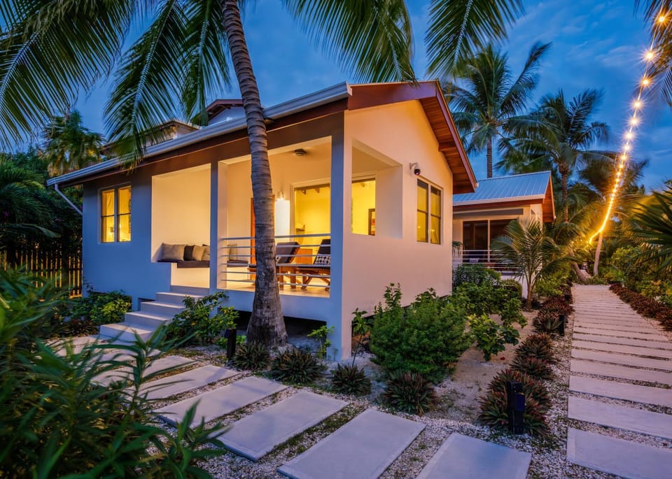 Weezie's Ocean Front Hotel and Garden Cottages Hotel in Belize District