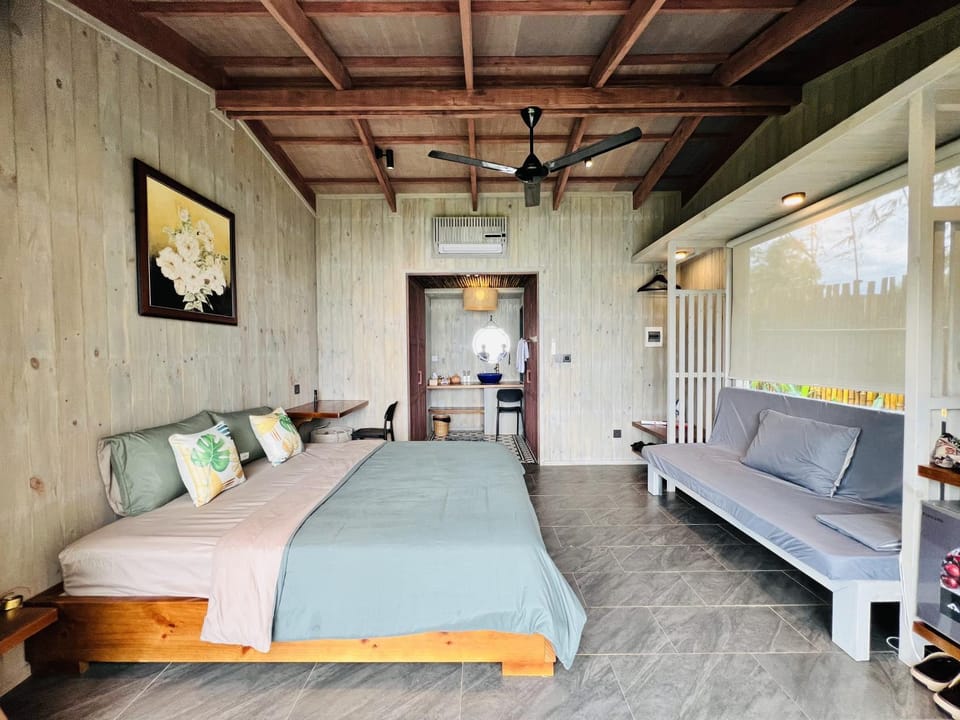 Bed, Living room, Photo of the whole room
