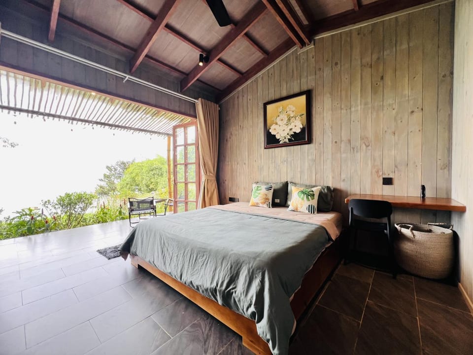 Bed, View (from property/room), Photo of the whole room, Bedroom