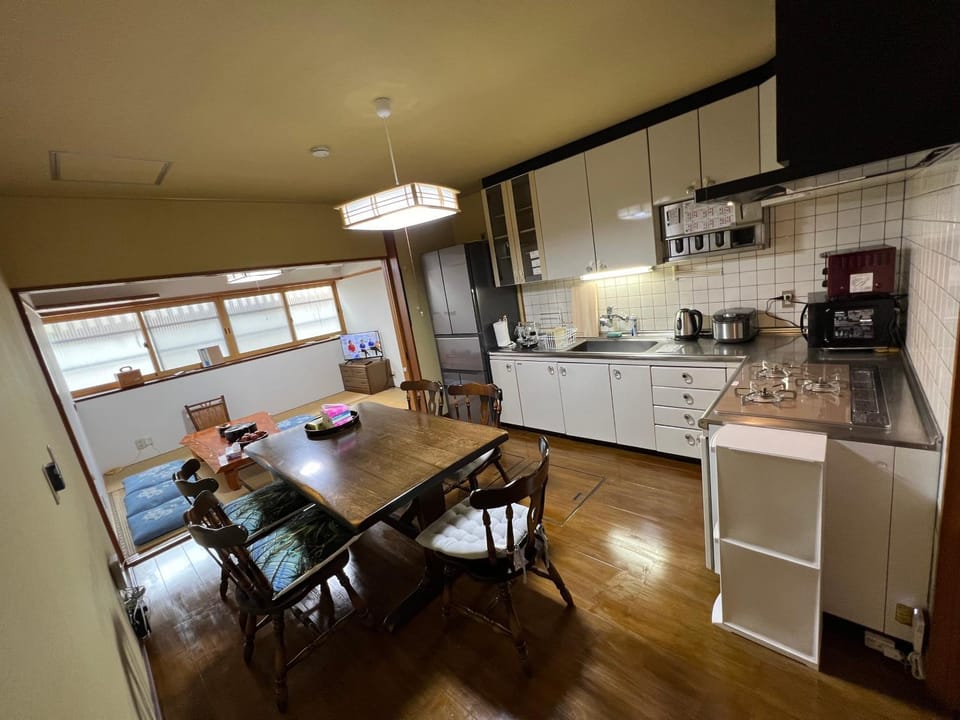 Coffee/tea facilities, Kitchen or kitchenette, Dining area