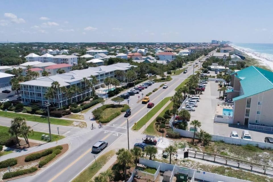Gulf View, Easy Beach Access, Heated Pool, Hot Tub Apartment in Destin