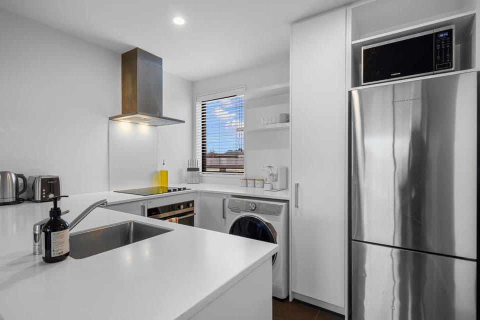 Coffee/tea facilities, Kitchen or kitchenette, dishwasher, oven, stove, toaster