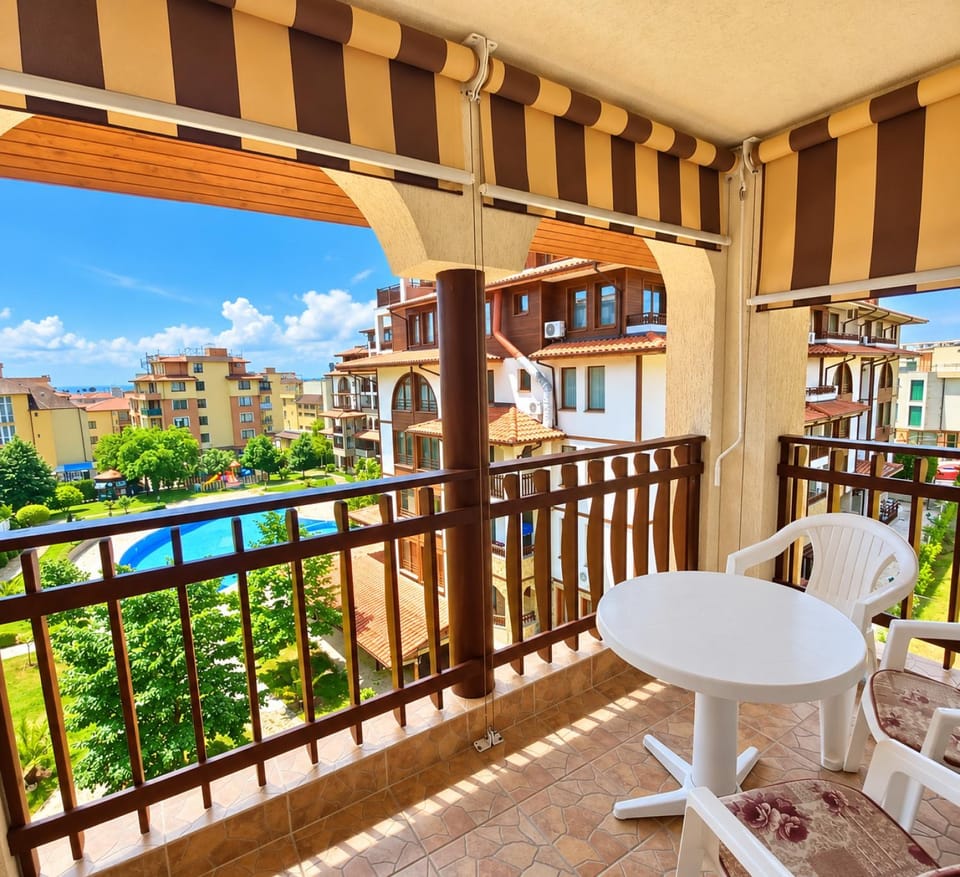 Day, View (from property/room), Balcony/Terrace, Balcony/Terrace, Dining area