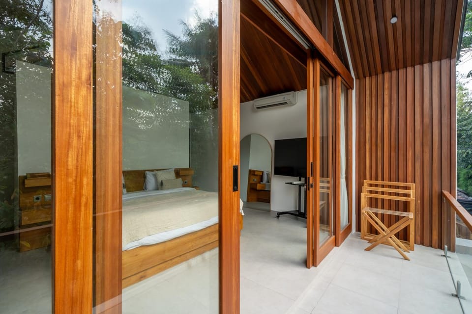 TV and multimedia, Balcony/Terrace, Bedroom, Garden view