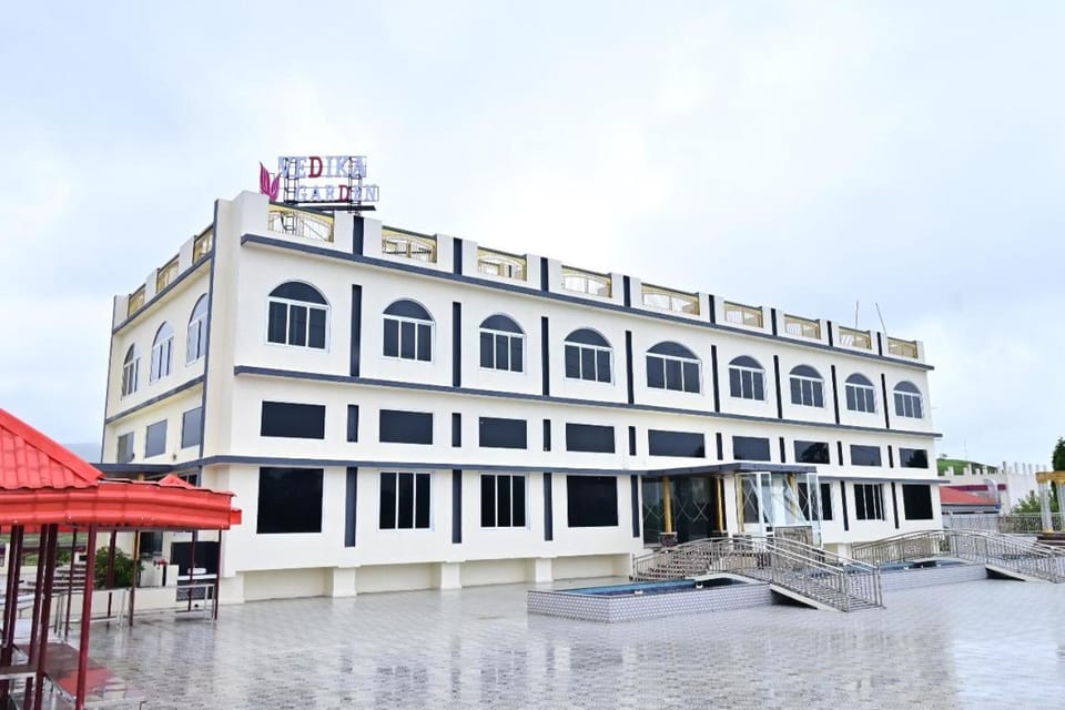 Property building, Day, Location, Parking
