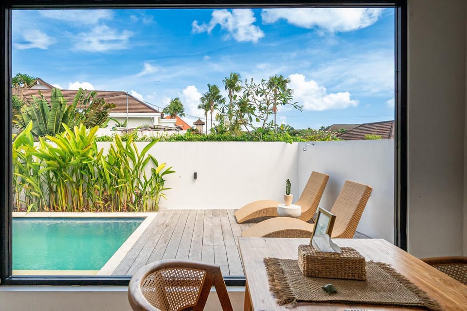 Living room, Pool view