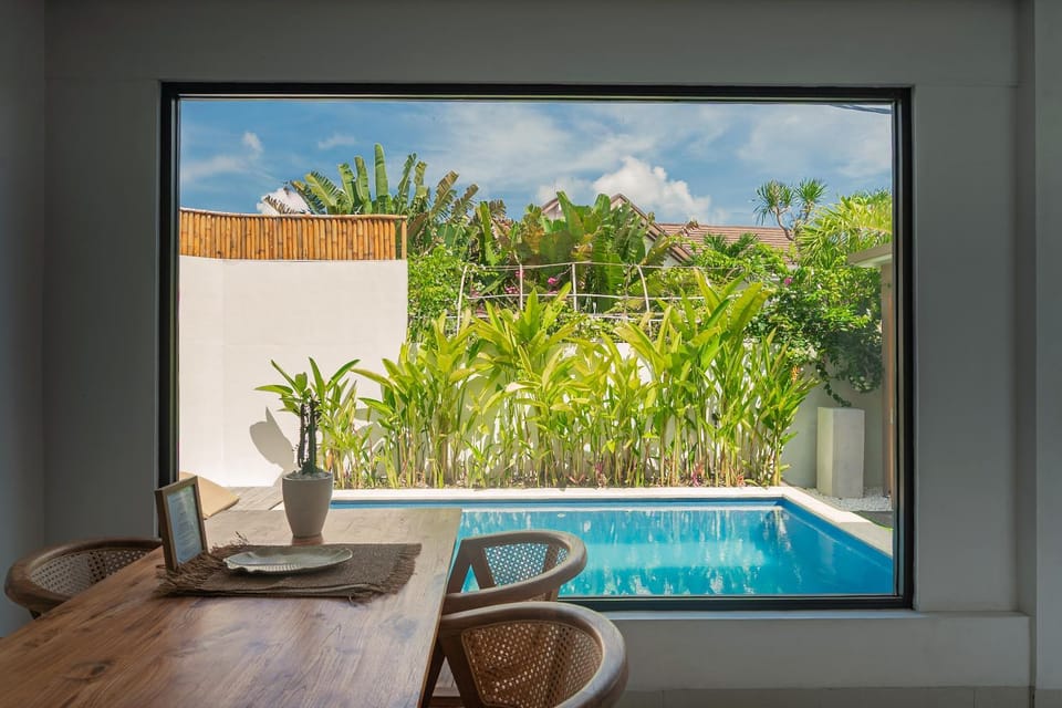 Living room, Dining area, Swimming pool