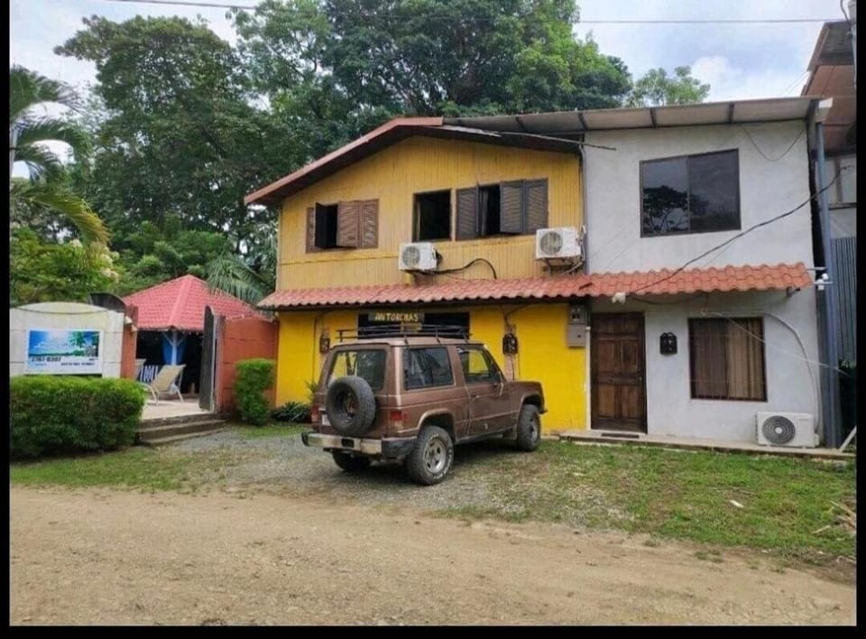 Cabinas la Antorcha Cabin in Dominical