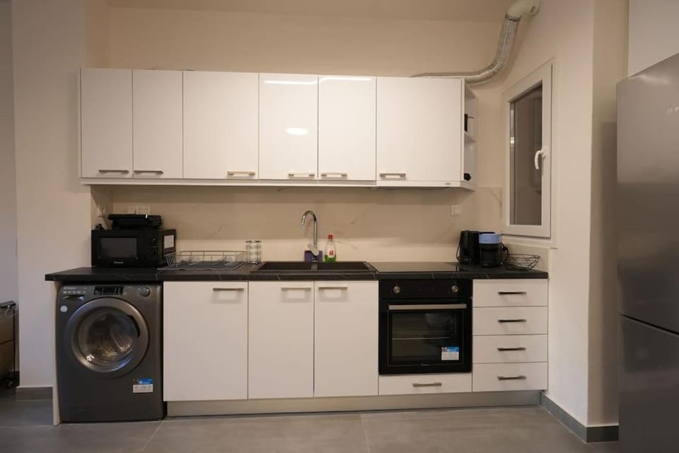 Kitchen or kitchenette, washing machine