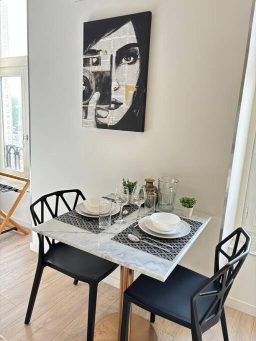 Mimosa Roanne centre-ville - Parking & Clim Apartment in Auvergne-Rhône-Alpes