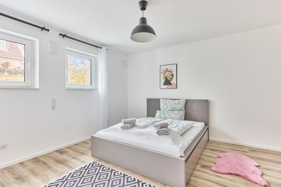 Bed, Photo of the whole room, Bedroom, towels