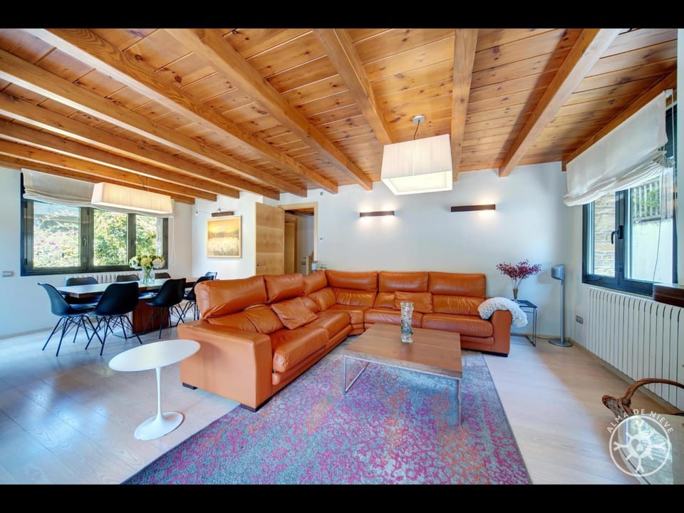 CASA ARROQUETS de Alma de Nieve House in Vielha