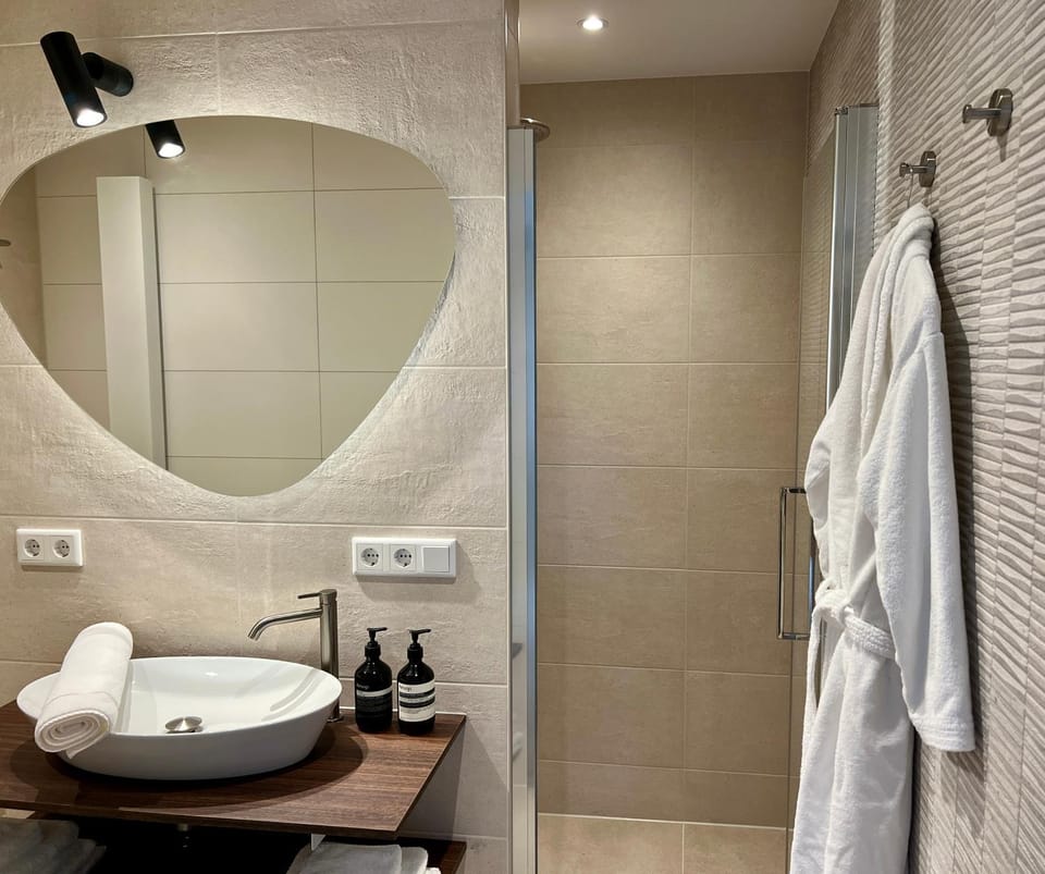 Shower, Bathroom, towels