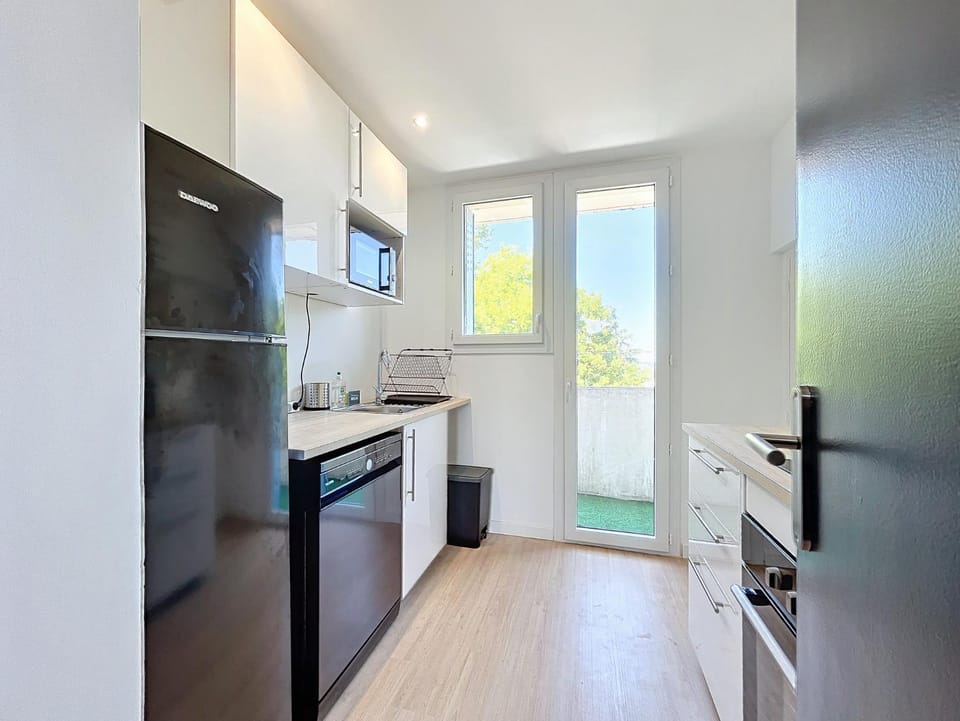 Kitchen or kitchenette, dishwasher, oven, stove, toaster