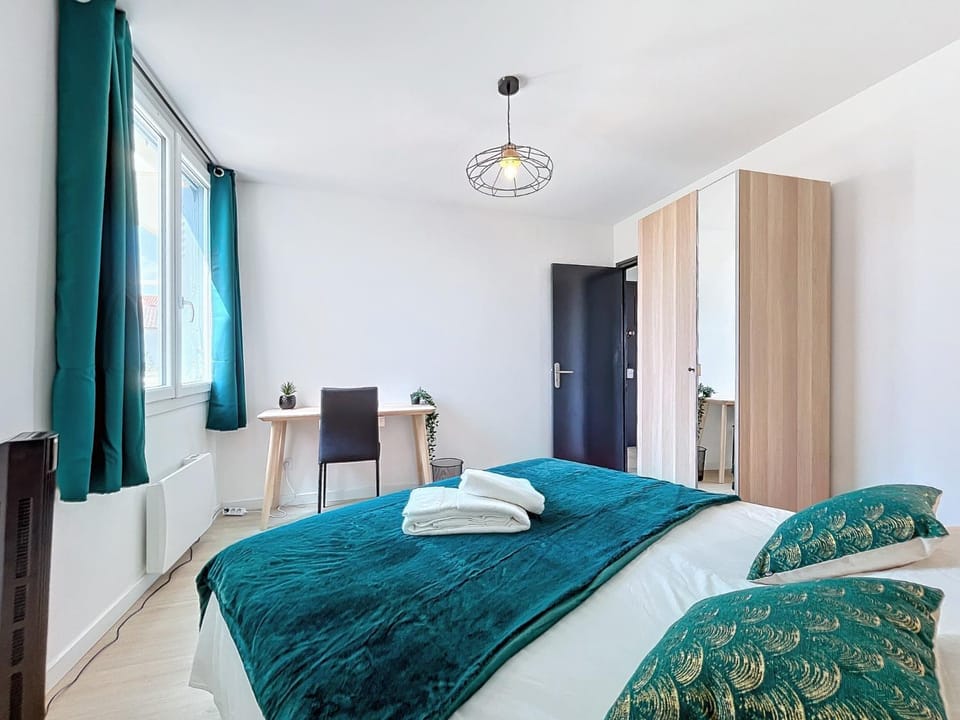 Bed, Photo of the whole room, Bedroom, towels, wardrobe