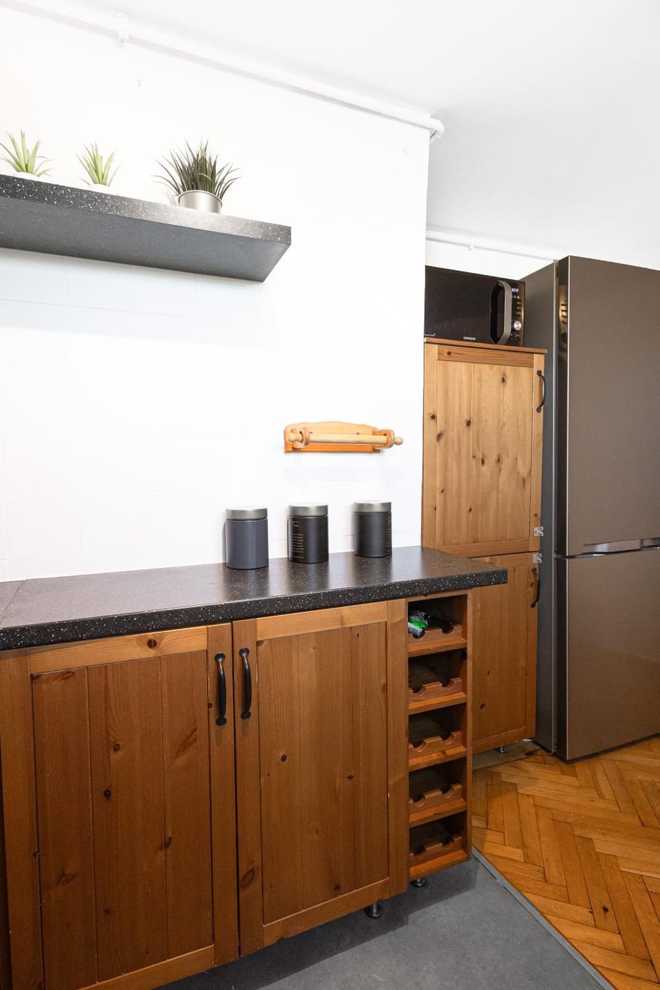 Kitchen or kitchenette, oven