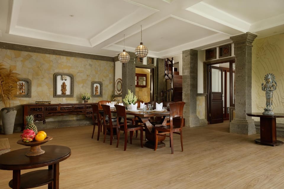 Decorative detail, Seating area, Dining area