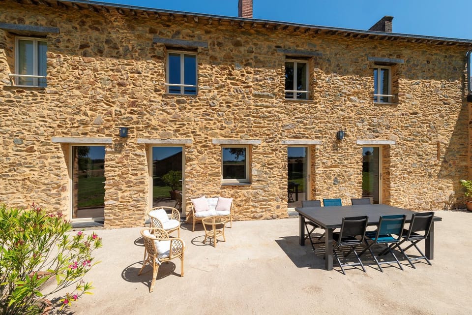 Patio, Dining area