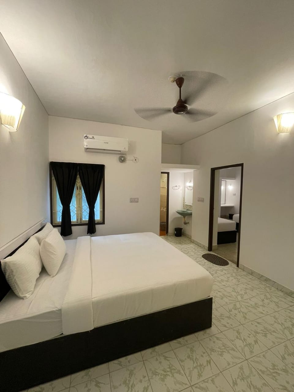 Bed, TV and multimedia, Photo of the whole room, Bedroom, air conditioner