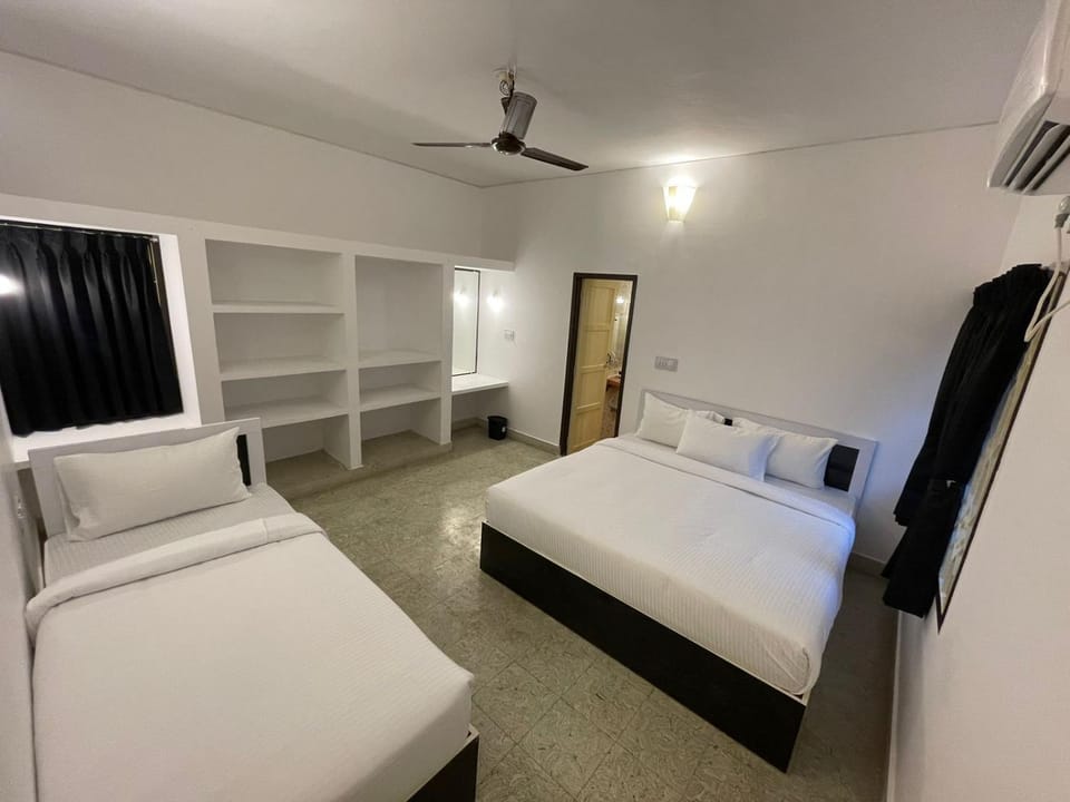 Bed, Bedroom, wardrobe, air conditioner
