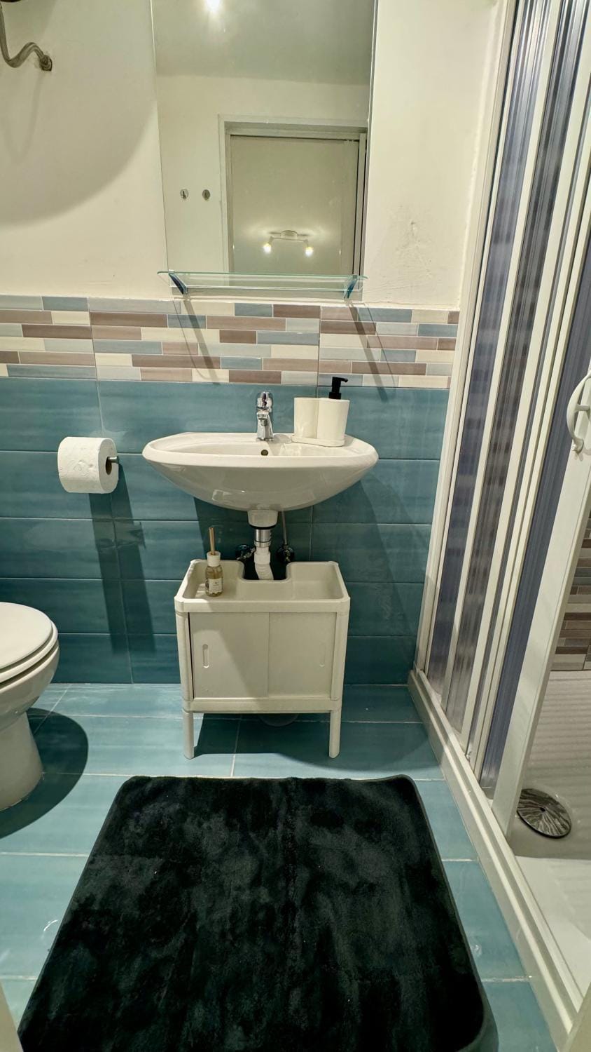 Shower, Toilet, Bathroom