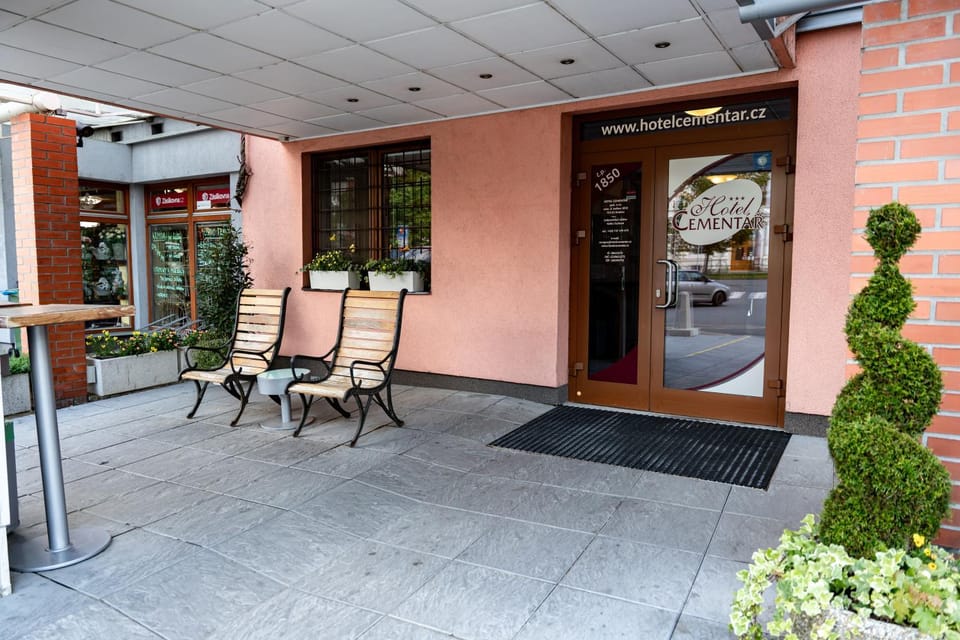 Facade/entrance