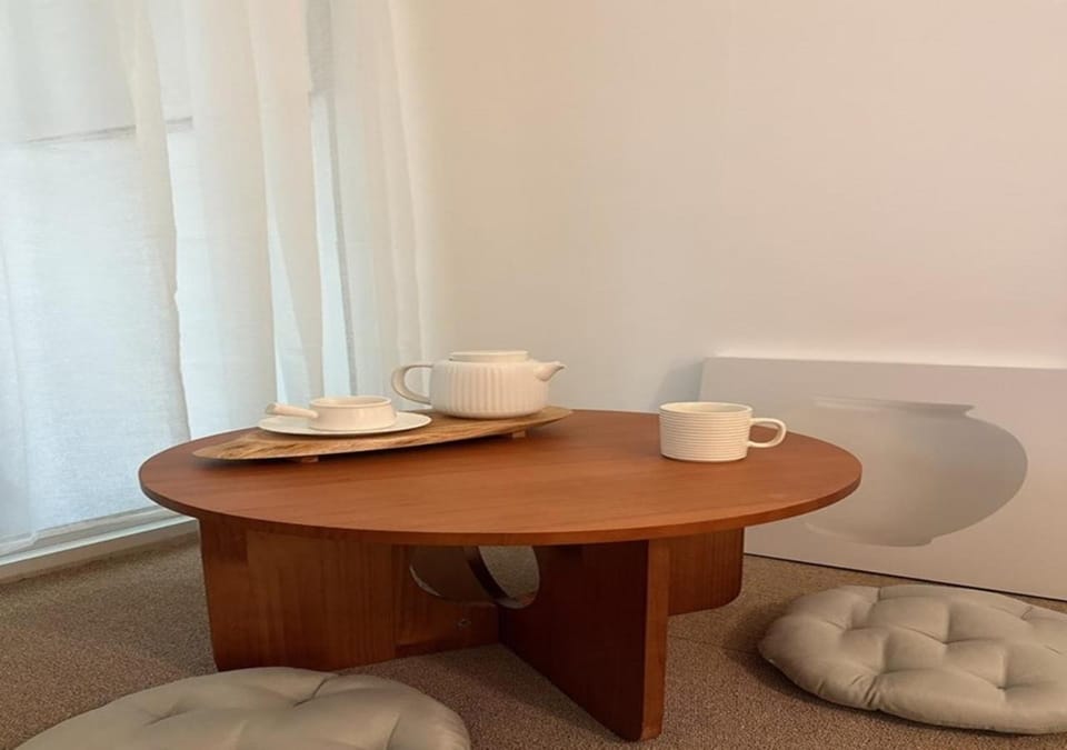 Coffee/tea facilities, Living room, Seating area, Dining area
