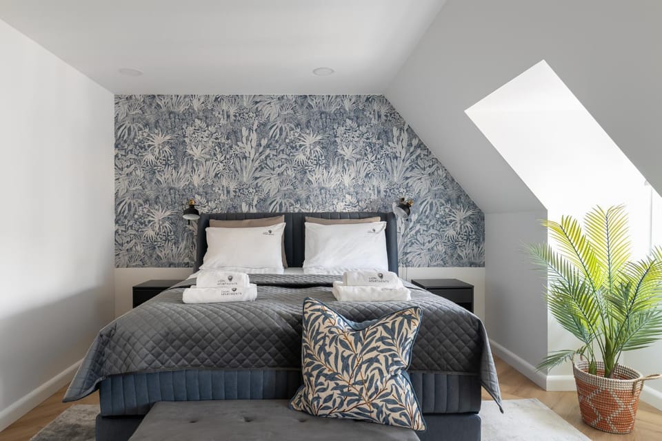 Bed, Photo of the whole room, Bedroom, towels