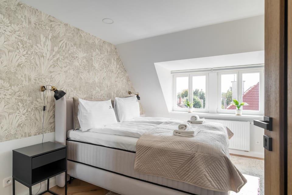 Bed, Photo of the whole room, Bedroom, towels