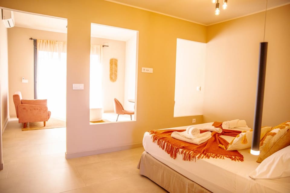 Bed, Living room, Photo of the whole room, Seating area, Bedroom