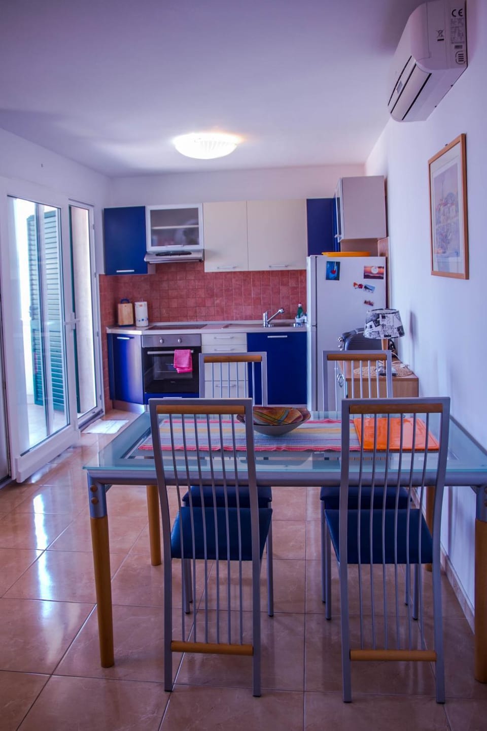 Kitchen or kitchenette, Seating area, Dining area