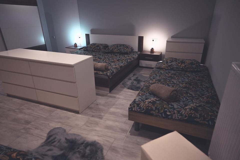 Bed, Photo of the whole room, Decorative detail, Bedroom, towels