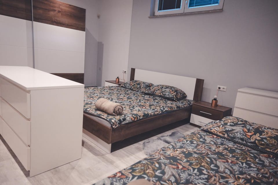 Bed, Photo of the whole room, Bedroom, wardrobe