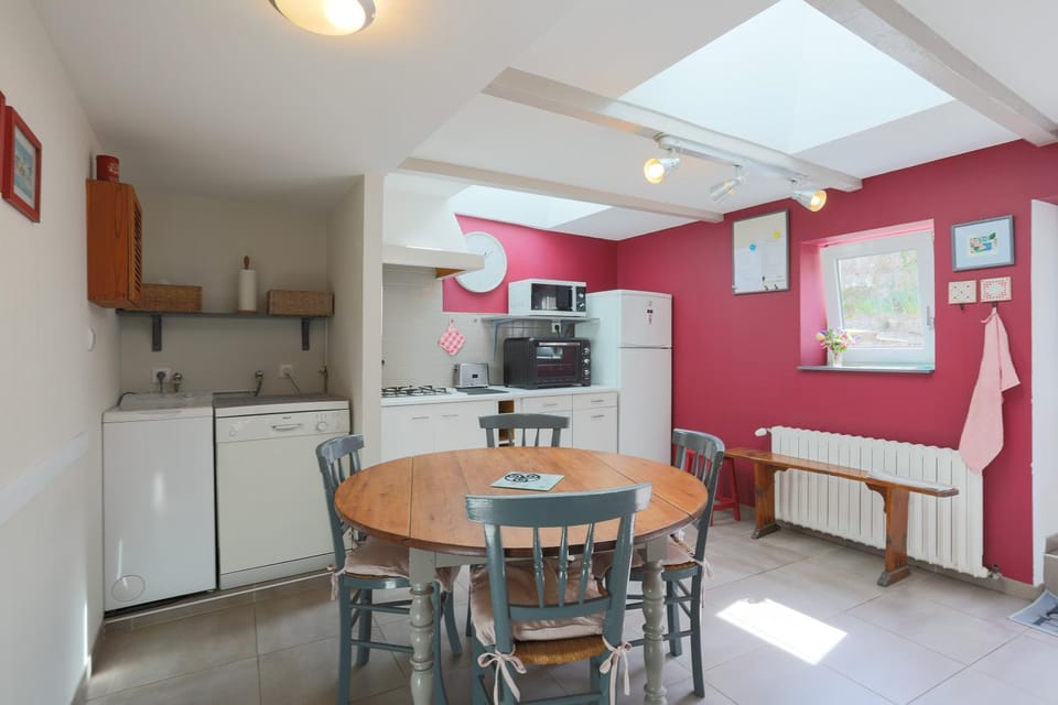Property building, Kitchen or kitchenette, Living room